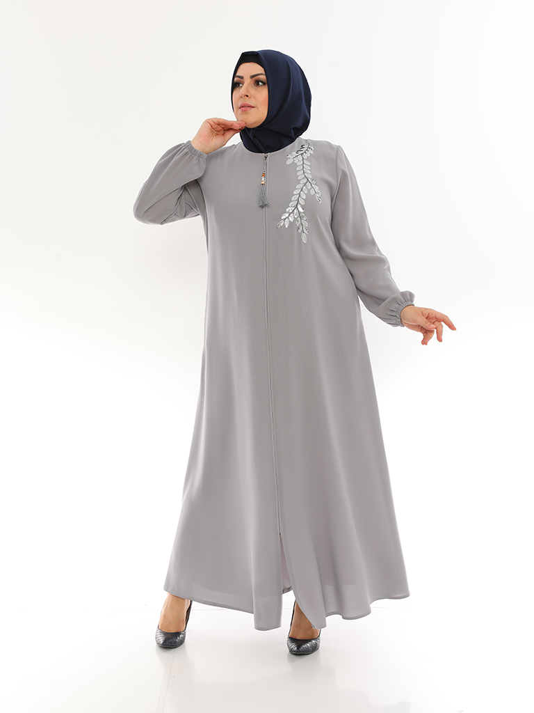 Orientalische Abaya mit glänzender Stickerei auf der Brust  - MOSMO