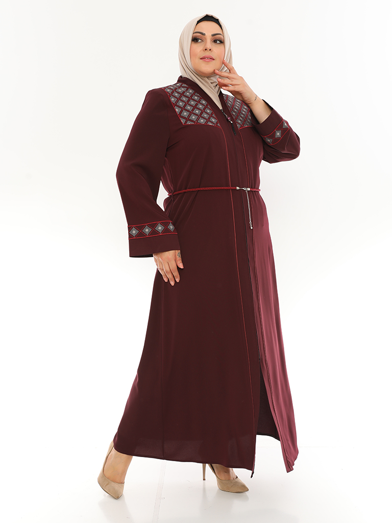 Abaya mit schlichter Stickerei auf Brust und Ärmeln  - MOSMO