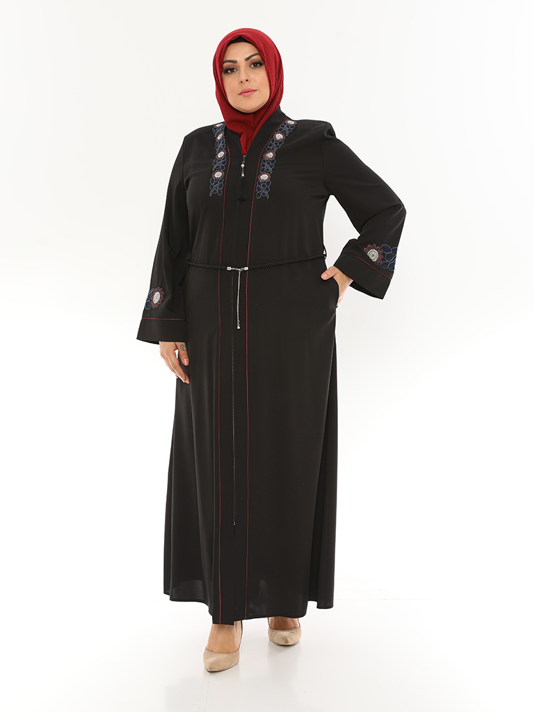 Abaya mit schlichter Stickerei auf Brust und Ärmeln - MOSMO